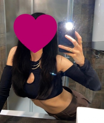 У меня множество опытов, которые я готова реализовать с вами. 💋 Мои услуги наполнены чувственностью и энергией, и я готова подарить вам незабываемые моменты наедине. 🌹 Я обладаю искрометным чувством юмора, а также умею слушать и быть внимательной собеседницей. А главное - я умею слушать и удовлетворять ваши желания. 😘 Живу в самом сердце Москвы, где нас ждет комфортное и уютное место для наших встреч. На моих фото вы можете видеть мою настоящую красоту и сексуальность. 📸 Жду вас, чтобы воплотить в жизнь наши самые горячие фантазии! 😉💦 Оксана