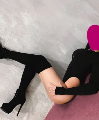 У меня множество опытов, которые я готова реализовать с вами. 💋 Мои услуги наполнены чувственностью и энергией, и я готова подарить вам незабываемые моменты наедине. 🌹 Я обладаю искрометным чувством юмора, а также умею слушать и быть внимательной собеседницей. А главное - я умею слушать и удовлетворять ваши желания. 😘 Живу в самом сердце Москвы, где нас ждет комфортное и уютное место для наших встреч. На моих фото вы можете видеть мою настоящую красоту и сексуальность. 📸 Жду вас, чтобы воплотить в жизнь наши самые горячие фантазии! 😉💦 Оксана