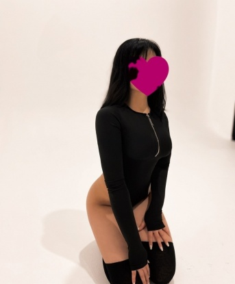 У меня множество опытов, которые я готова реализовать с вами. 💋 Мои услуги наполнены чувственностью и энергией, и я готова подарить вам незабываемые моменты наедине. 🌹 Я обладаю искрометным чувством юмора, а также умею слушать и быть внимательной собеседницей. А главное - я умею слушать и удовлетворять ваши желания. 😘 Живу в самом сердце Москвы, где нас ждет комфортное и уютное место для наших встреч. На моих фото вы можете видеть мою настоящую красоту и сексуальность. 📸 Жду вас, чтобы воплотить в жизнь наши самые горячие фантазии! 😉💦 Оксана